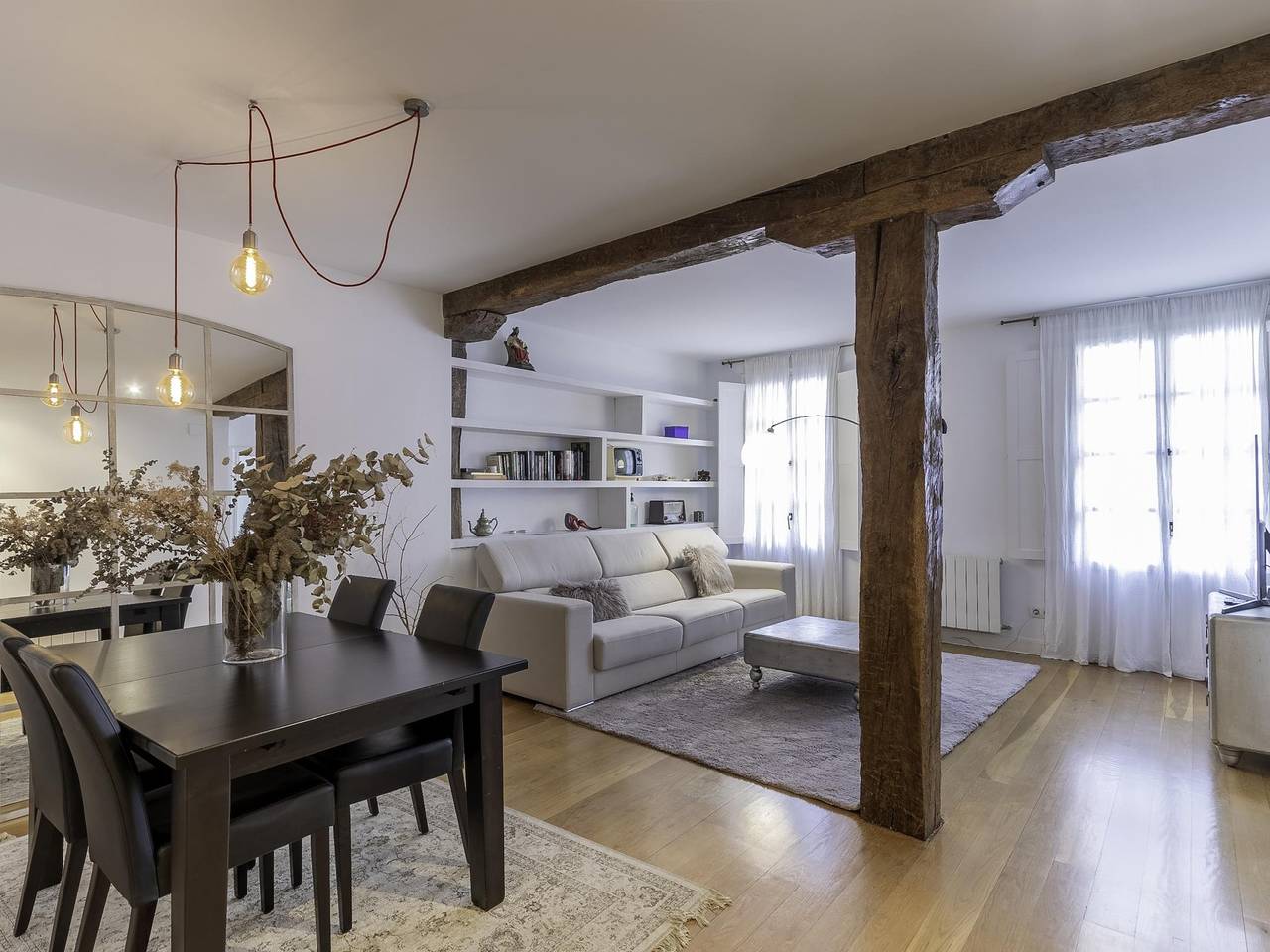 Geheel vakantieappartement, Vakantieappartement voor 4 personen met balkon/terras in Ibaiondo, Bilbao