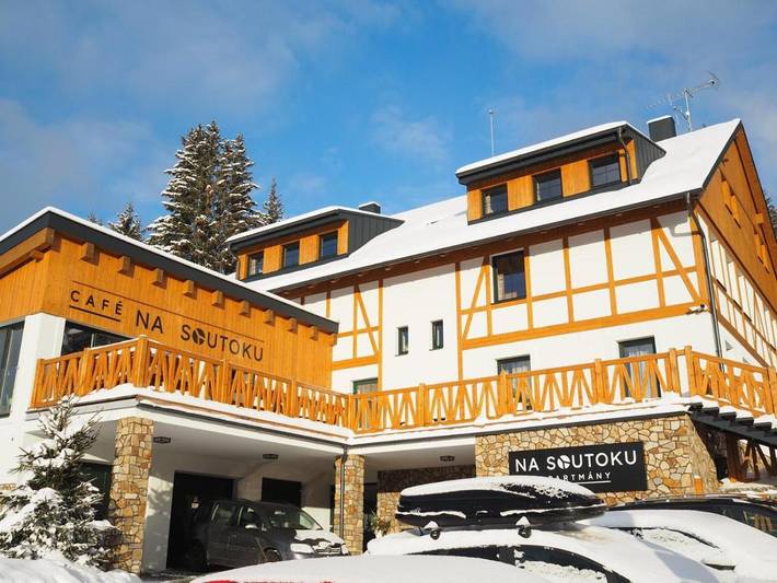 Vakantieappartement voor 9 personen, with sauna and terras as well as uitzicht in Pilsen Regio