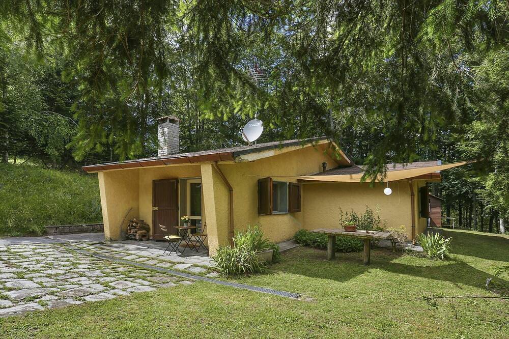 Schönes alleinstehendes Ferienhaus mit  W-Lan, Tv, Innenhof, Haustiere erlaubt und Parkplatz in San Romano in Garfagnana, Garfagnana