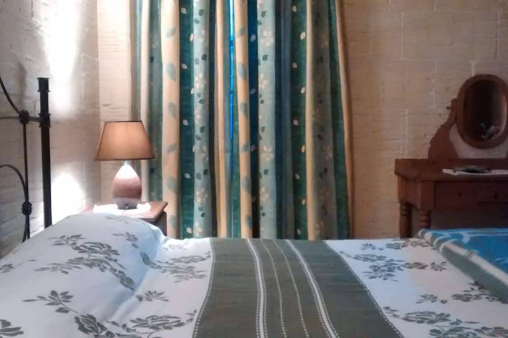 Ta' Mananni -Holiday villa with own private swimming pool in Qala, Gozo