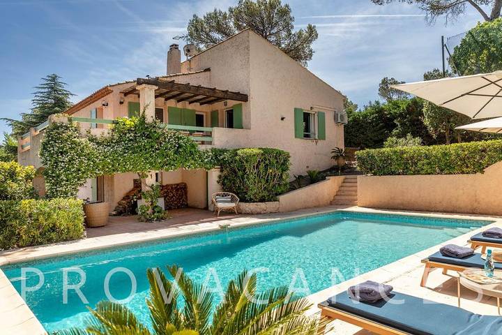 Villa für 6 Personen, mit Balkon/Terrasse und Garten sowie Pool