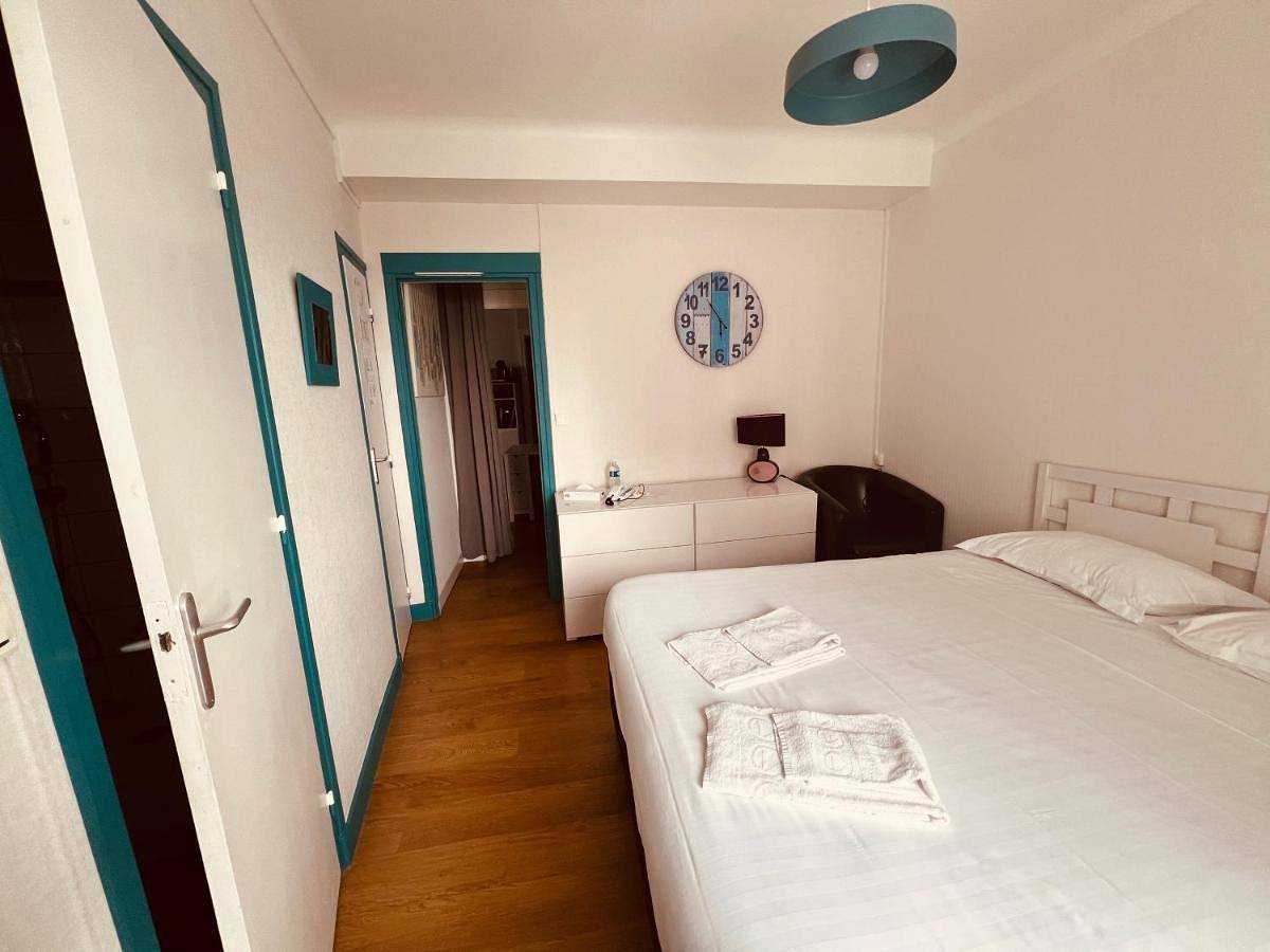 Hotel Le Crist Al, Front de mer, chambres climatisées et son studio non climatisé, proche du centre ville in Saint-Georges-de-Didonne, Région de Rochefort