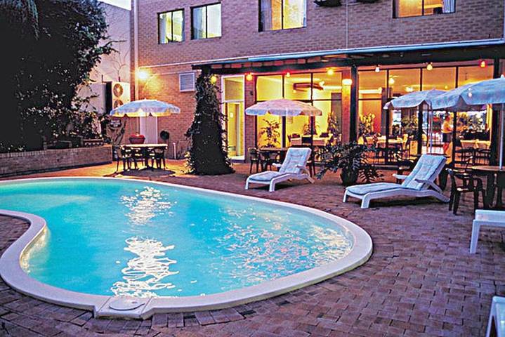 Aparthotel para 6 personas, con piscina además de vistas y jardín, Se admiten mascotas - 1