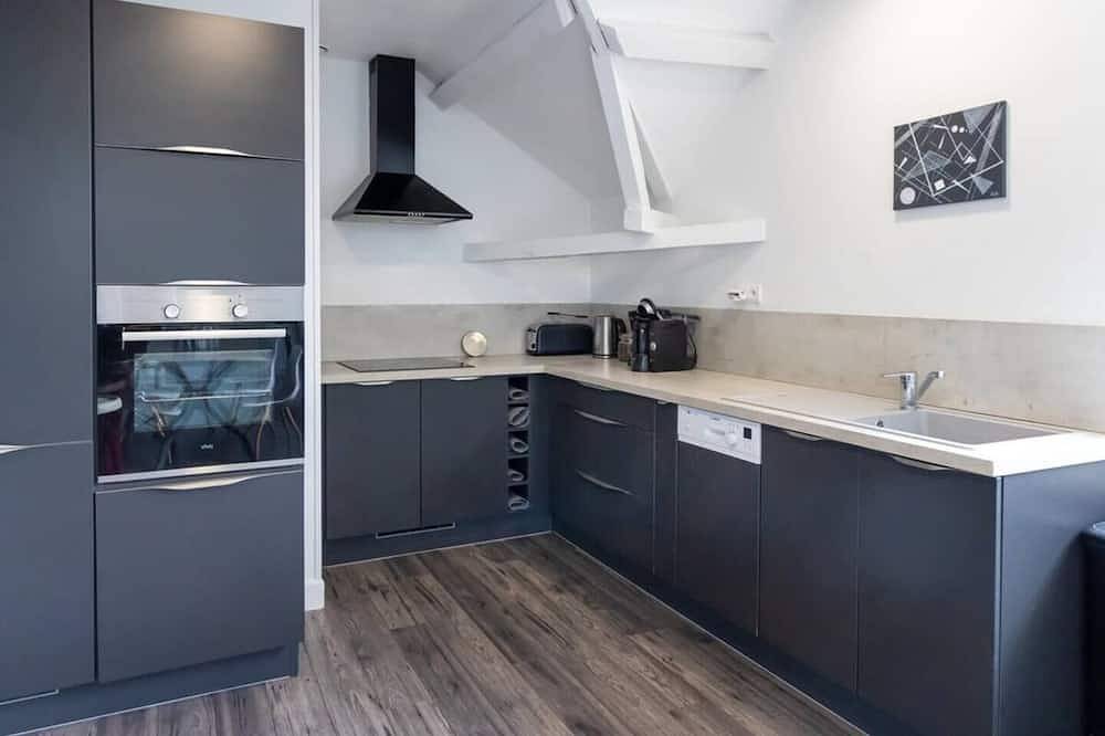 Apartamento entero, Artists' Loft in Troyes, Aube (desambiguación)