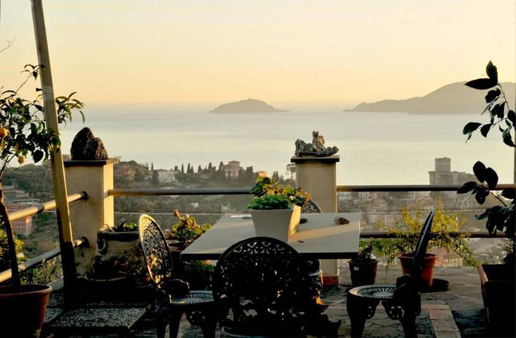 Chambre d’hôte pour 2 personnes, avec Balcon et Terrasse ainsi que Jardin et Vue à Lerici