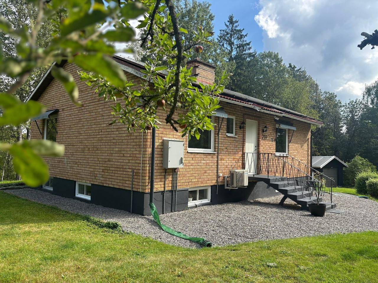 Villa Orreforshult – Ferienhaus mit eigenem Weiher & Kamin bei Orrefors in Orrefors, Nybro und Umgebung