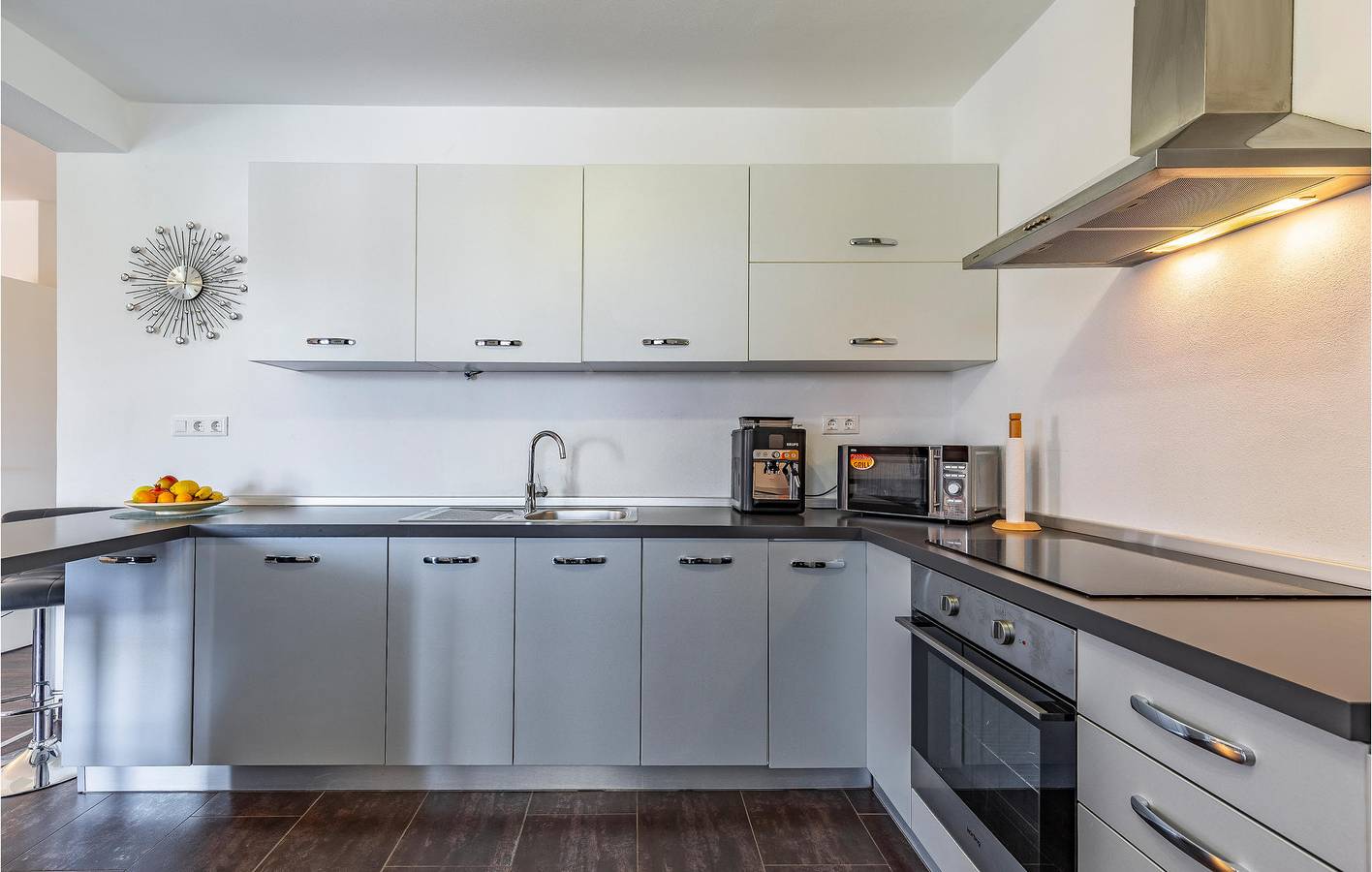 Schickes Apartment mit 2 Schlafzimmern, Pool, Terrasse und WLAN in Pula-Medulin, Pula