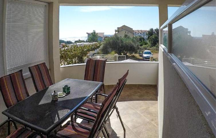 Gîte pour 6 personnes, avec Terrasse à Biograd na Moru - 3