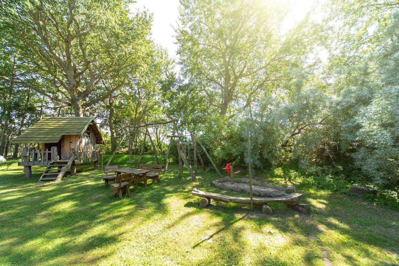 Ferienwohnungen im Reetdachhaus in Suhrendorf, Ummanz
