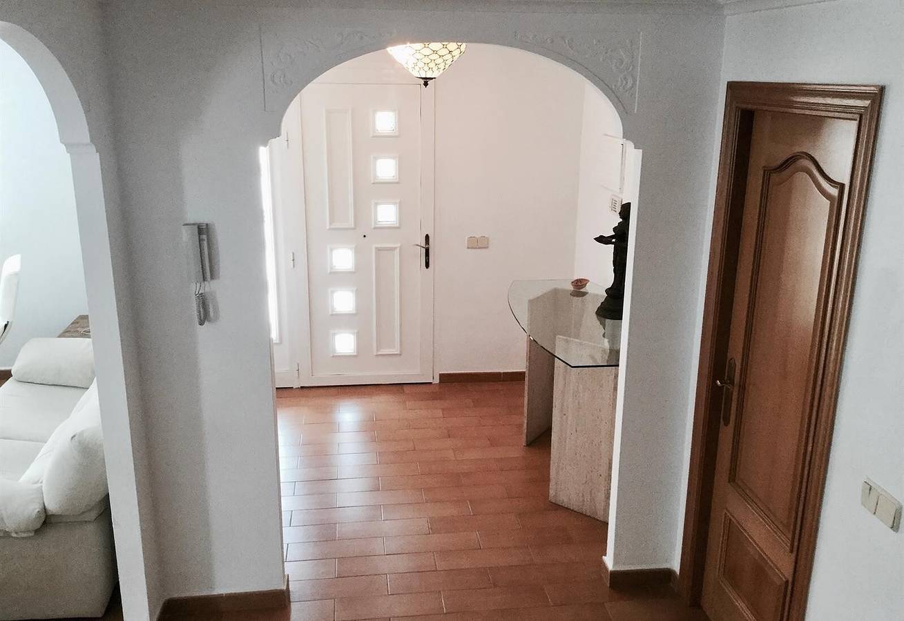Holiday Home 'Villa in Cullera Valencia' with Mountain View, Pool & Wi-Fi in Cullera, Costa de Valencia