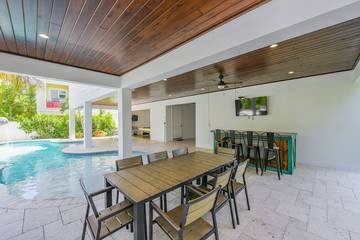 Vacation House for 22 Guests in Bradenton Beach, Anna Maria Island, Picture 4