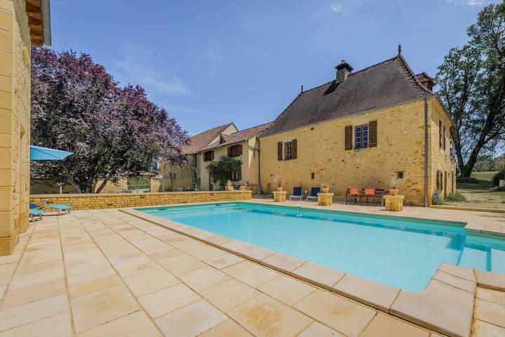 Gîte pour 12 personnes, avec Piscine à Nabirat
