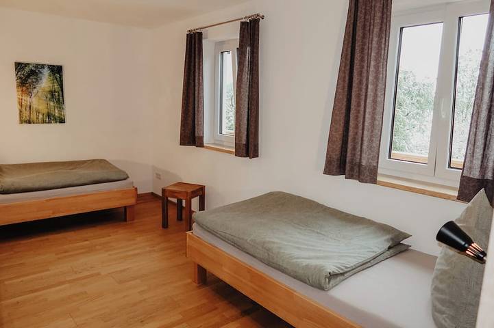 Ganze Wohnung, Ferienwohnung mit wundervollem Alpenpanorama und großzügigem Balkon in Rohrdorf, Chiemgauer Alpen