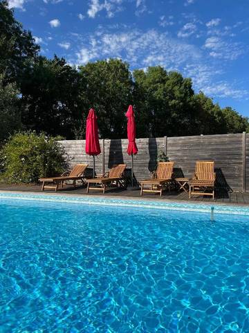Gîte pour 4 personnes, avec jacuzzi et jardin ainsi que piscine et sauna à Bouhet