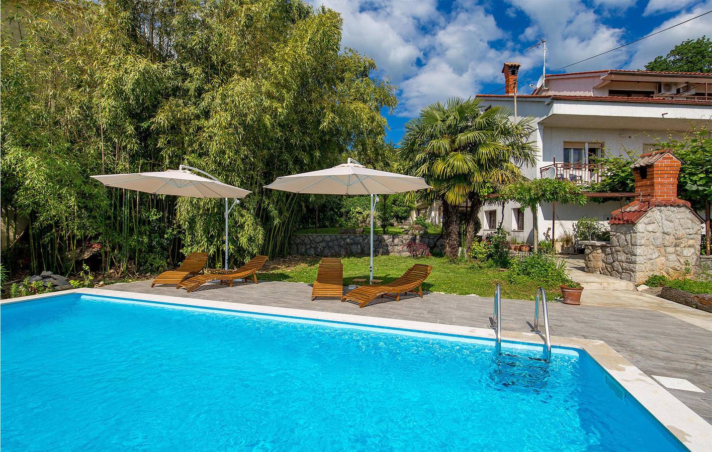 Appartement de vacances entier, Appartement confortable avec terrasse, Wi-Fi et accès à la plage à 2 km in Arhuaco, Opatija Riviera