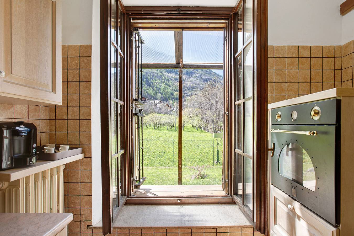 Appartement entier, Appartement de vacances 'Casa Tua' pour animaux domestiques avec vue sur montagne in Runaz, Comune di Avise