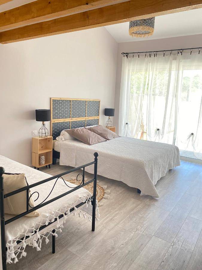 Location de vacances pour 3 personnes, avec jardin ainsi que vue et piscine à Bizanet - 4