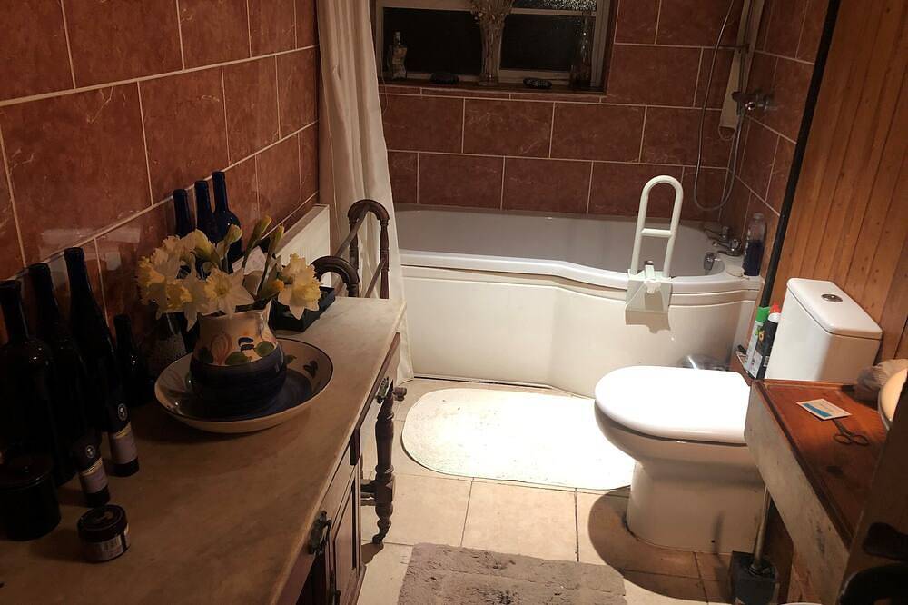 Double Room in Character Cottage - With Parking in Beaulieu (Hampshire), Hampshire