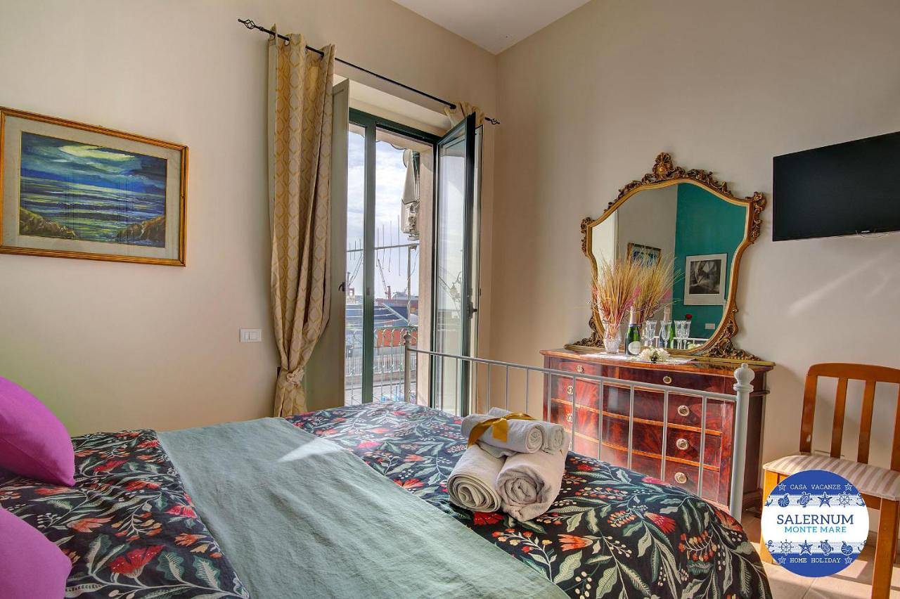 Two-Bedroom House in Salerno, Tyrrhenische Küste Kampanien