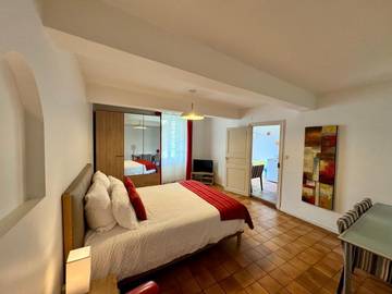 Gîte pour 4 personnes, avec terrasse et piscine à Verniolle