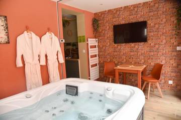 Gîte pour 2 personnes, avec terrasse et jacuzzi à Calais