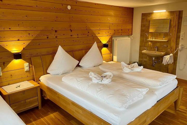 Mehrbettzimmer - Gästehaus Holl - Sommerbergbahnen inklusive in Schattwald, Allgäuer Alpen (Österreich)