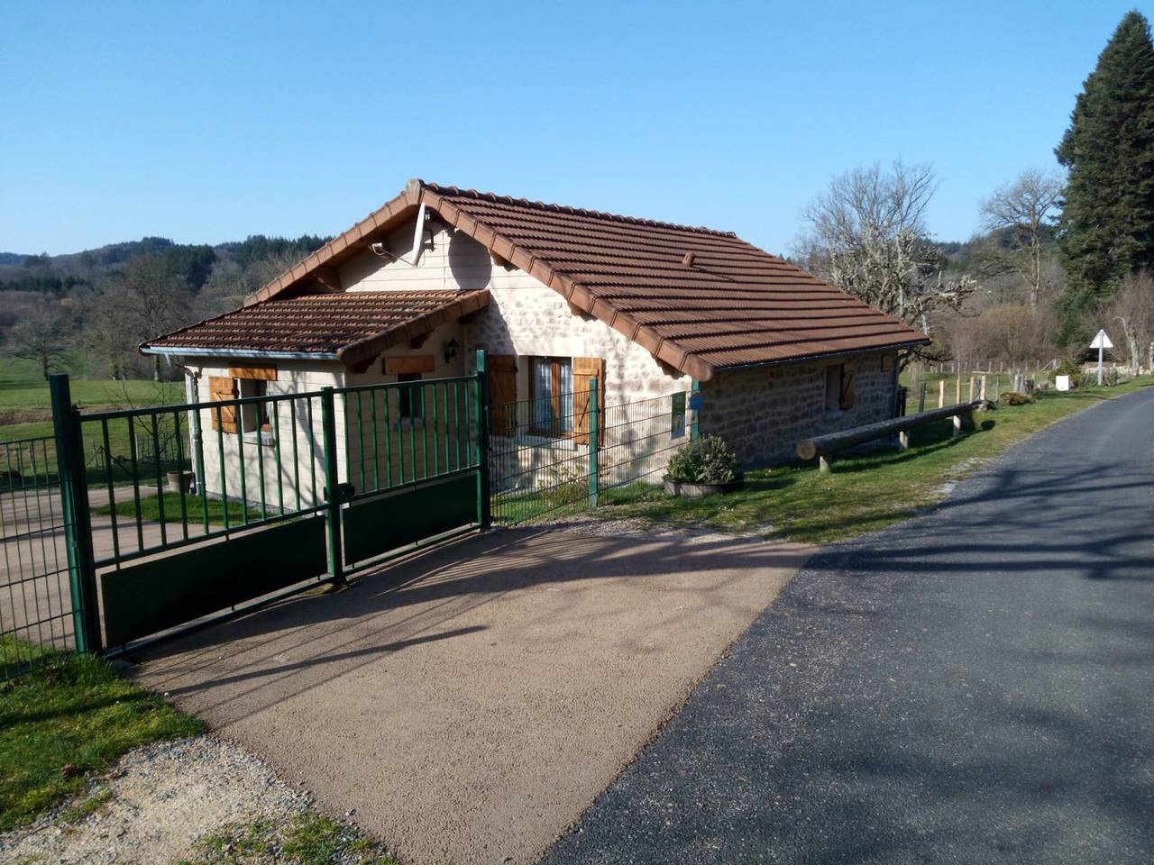 Gite La Grisolla in Saint-Pardoux-Morterolles, Parc Naturel Régional de Millevaches en Limousin