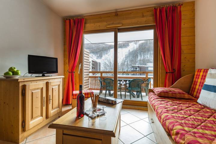Gîte pour 6 personnes, avec piscine ainsi que sauna et terrasse à Saint-Chaffrey - 2