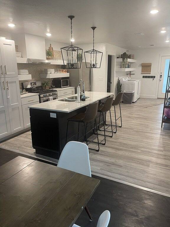 Cozy remodeled house 3 blocks from downtown. in Mena, Ouachita National Forest