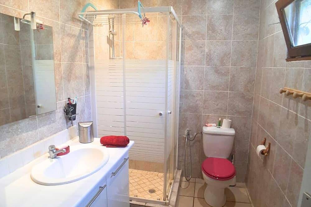 Cozy house - peaceful setting, with a terrace, close to golf courses and beaches in Biot, Region de Cannes