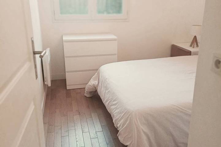 Appartement entier, Appartement agréable et lumineux à 5 minutes du métro. in Issy-les-Moulineaux, Hauts-de-Seine
