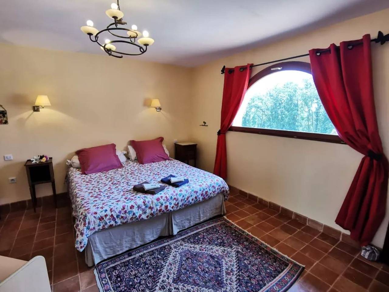 Chambre d’hôtes « Papillon » avec piscine partagée, jardin commun et Wi-Fi in Hauterives, Région de Valence