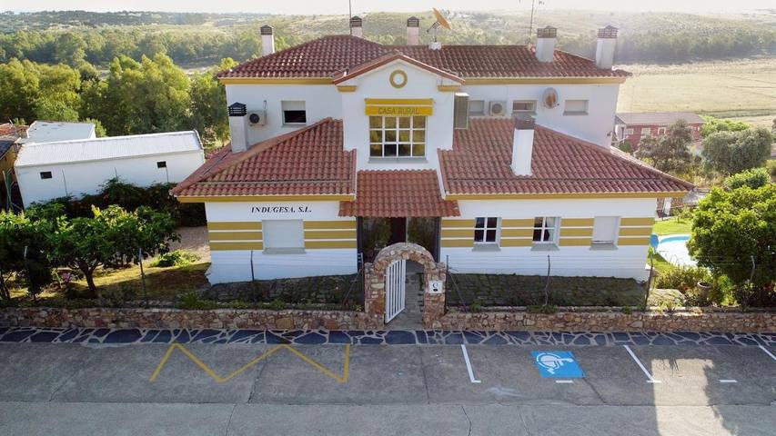 Casa rural con piscina para 28 personas, con jardín y vistas además de vistas al lago y piscina en Extremadura - 2