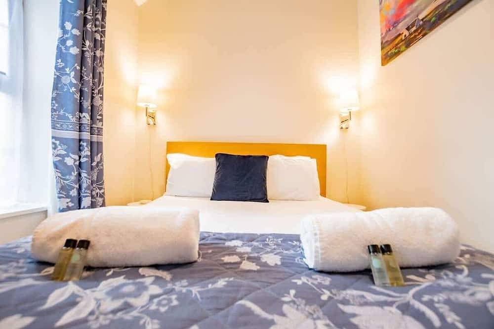 Entire apartment, Charming City Townhouse in Eyre Square, Galway