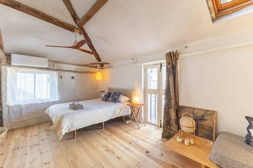 Unique House with Shared Patio, Pool, Wi-Fi and Air Conditioning in Candeleda, Valle del Tiétar