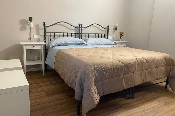 Chiacchiere is a family bed and breakfast in the heart of Piacenza, in Plaisance (Italie), Province de Plaisance