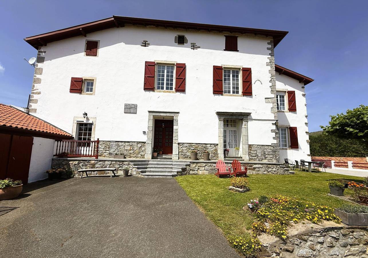 Chambre d’hôte pour 3 personnes avec terrasse in Saint-Esteben, Région de Bayonne