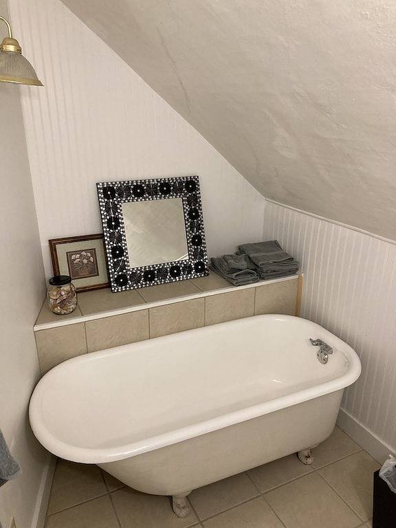 4 Bedroom Home In Manistee Mi. Walk to the Lake! Deck! in Manistee, Manistee County