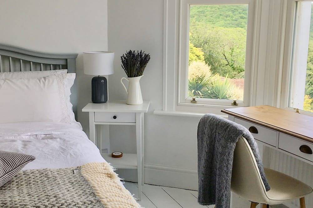 Schönes Stadthaus mit nordischem Flair und Blick über die Flussmündung in Looe, Cornwall