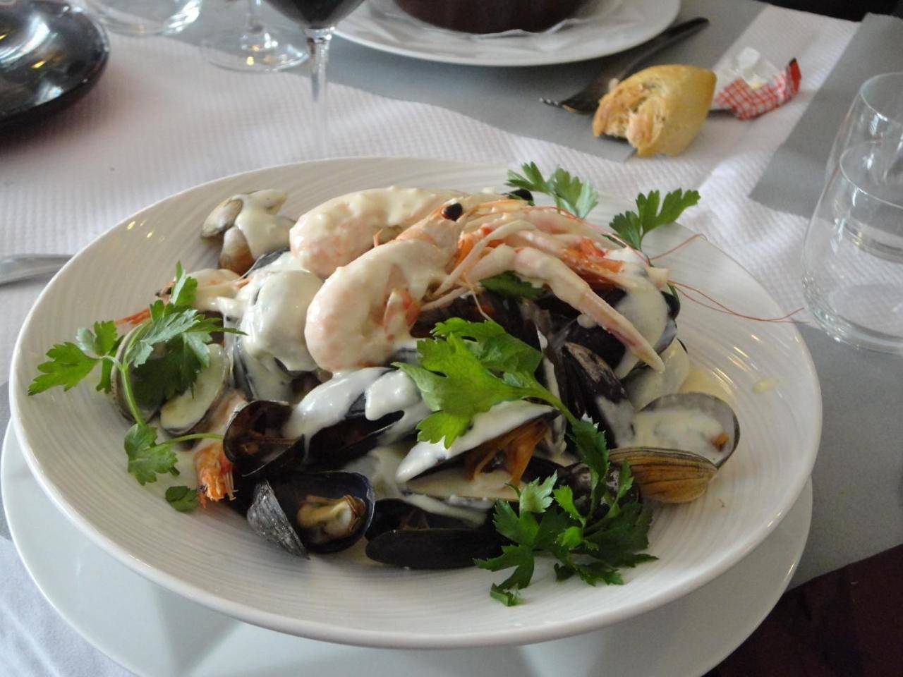 Logis Hôtel Les Chardons Bleus Restaurant Le Bistrot De La Mer in Roscoff, Ceinture Dorée