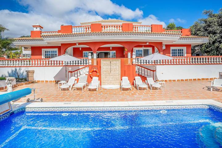 Villa for 8 people, with garden and terrace in Callao Salvaje