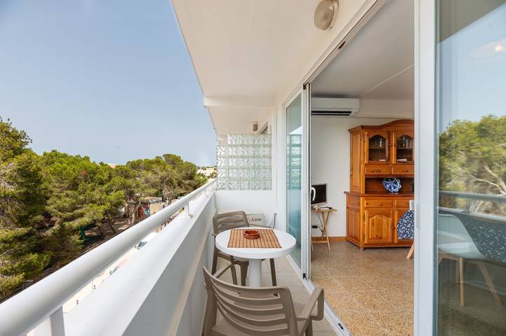 Apartamento entero, Apartamento 'Pujols 16' con balcón y aire acondicionado in Es Pujols, Formentera