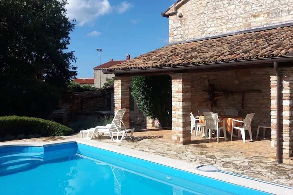 Traditional Istrian stone farmhouse with private pool. Secure & secluded garden. in Vabriga, Tar-Vabriga
