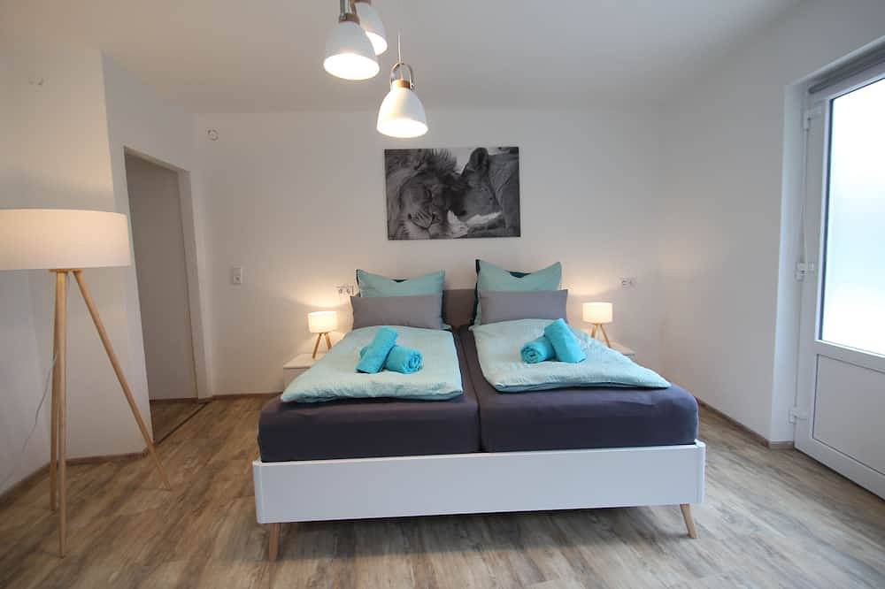 Ganze Wohnung, Moderne, helle 1 Zimmer-Wohnung in Citylage in Bad Urach, Albsteig Etappe 9