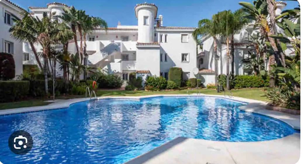 Appartement de vacances entier, Beach Apartment - Sleeps 6, Pool & Private Terrace in Marbella West, Marbella