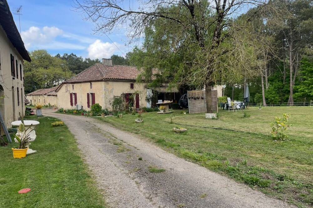 Room in old farmhouse in Brugnac, Marmande und Umgebung