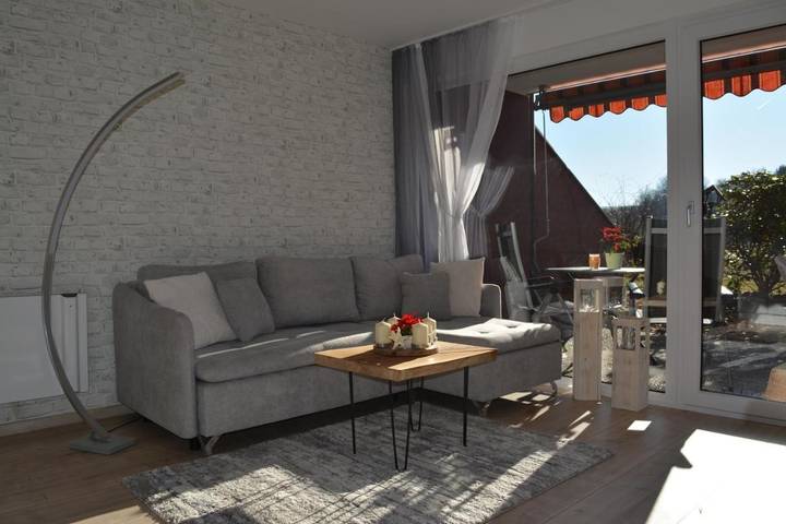 Ferienwohnung für 3 Personen, mit Terrasse und Pool sowie Sauna und Ausblick
