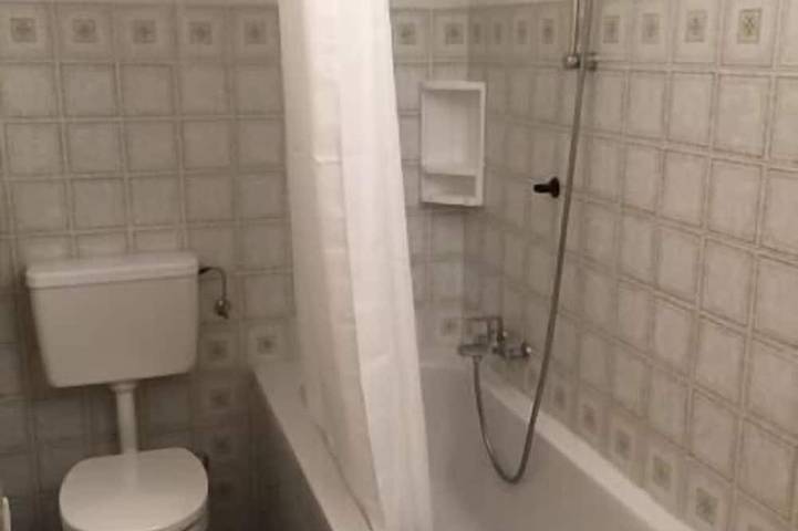 Ganze Wohnung, Komfortables Studio für 2-4 Personen :  Wohnraum mit 1 Sofabett (1.40 x 1.90m) und 2 Schrankbetten - in Grimentz, Anniviers