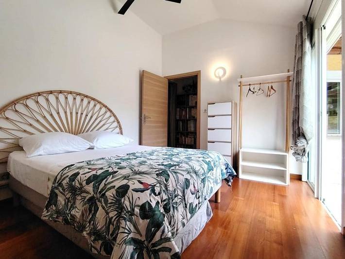 Location de vacances pour 6 personnes, avec piscine et jardin à Saint Gilles les Hauts - 2