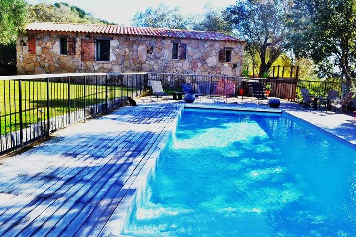Maison de vacances pour 4 personnes, avec terrasse et vue ainsi que jardin et piscine, animaux acceptés - 1